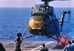 Standbild US Marine Corps UH 34D Hubschrauber landet auf Deck Cape Canaveral Florida USA, 1962, aus Sekunde 27 historischem Filmmaterial Videoclip 65675024593