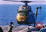 Standbild US Marine Corps UH 34D Hubschrauber landet auf Deck Cape Canaveral Florida USA, 1962, aus Sekunde 28 historischem Filmmaterial Videoclip 65675024593