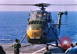 Standbild US Marine Corps UH 34D Hubschrauber landet auf Deck Cape Canaveral Florida USA, 1962, aus Sekunde 31 historischem Filmmaterial Videoclip 65675024593