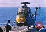 Standbild US Marine Corps UH 34D Hubschrauber landet auf Deck Cape Canaveral Florida USA, 1962, aus Sekunde 32 historischem Filmmaterial Videoclip 65675024593