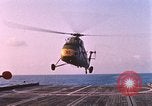 Standbild US Marine Corps UH 34D Hubschrauber Atlantik, 1962, aus Sekunde 29 historischem Filmmaterial Videoclip 65675024597