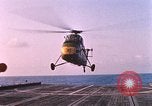 Standbild US Marine Corps UH 34D Hubschrauber Atlantik, 1962, aus Sekunde 30 historischem Filmmaterial Videoclip 65675024597