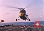 Standbild US Marine Corps UH 34D Hubschrauber Atlantik, 1962, aus Sekunde 32 historischem Filmmaterial Videoclip 65675024597