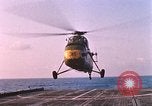 Standbild US Marine Corps UH 34D Hubschrauber Atlantik, 1962, aus Sekunde 34 historischem Filmmaterial Videoclip 65675024597