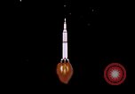 Immagine di Inizio degli anni sessanta e rappresentazione animata sbarco sulla luna United States USA, 1962, secondo 11 filmato di repertorio 65675024615