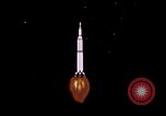 Immagine di Inizio degli anni sessanta e rappresentazione animata sbarco sulla luna United States USA, 1962, secondo 14 filmato di repertorio 65675024615
