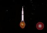 Immagine di Inizio degli anni sessanta e rappresentazione animata sbarco sulla luna United States USA, 1962, secondo 16 filmato di repertorio 65675024615