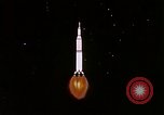 Immagine di Inizio degli anni sessanta e rappresentazione animata sbarco sulla luna United States USA, 1962, secondo 17 filmato di repertorio 65675024615