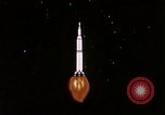 Immagine di Inizio degli anni sessanta e rappresentazione animata sbarco sulla luna United States USA, 1962, secondo 18 filmato di repertorio 65675024615