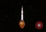 Immagine di Inizio degli anni sessanta e rappresentazione animata sbarco sulla luna United States USA, 1962, secondo 19 filmato di repertorio 65675024615