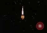 Immagine di Inizio degli anni sessanta e rappresentazione animata sbarco sulla luna United States USA, 1962, secondo 28 filmato di repertorio 65675024615