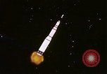 Immagine di Inizio degli anni sessanta e rappresentazione animata sbarco sulla luna United States USA, 1962, secondo 30 filmato di repertorio 65675024615