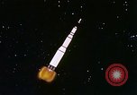 Immagine di Inizio degli anni sessanta e rappresentazione animata sbarco sulla luna United States USA, 1962, secondo 37 filmato di repertorio 65675024615