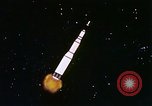 Immagine di Inizio degli anni sessanta e rappresentazione animata sbarco sulla luna United States USA, 1962, secondo 38 filmato di repertorio 65675024615