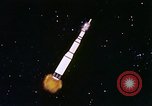 Immagine di Inizio degli anni sessanta e rappresentazione animata sbarco sulla luna United States USA, 1962, secondo 39 filmato di repertorio 65675024615