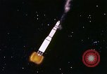 Immagine di Inizio degli anni sessanta e rappresentazione animata sbarco sulla luna United States USA, 1962, secondo 40 filmato di repertorio 65675024615