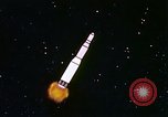 Immagine di Inizio degli anni sessanta e rappresentazione animata sbarco sulla luna United States USA, 1962, secondo 43 filmato di repertorio 65675024615