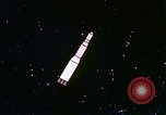Immagine di Inizio degli anni sessanta e rappresentazione animata sbarco sulla luna United States USA, 1962, secondo 46 filmato di repertorio 65675024615