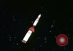 Immagine di Inizio degli anni sessanta e rappresentazione animata sbarco sulla luna United States USA, 1962, secondo 48 filmato di repertorio 65675024615