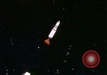Immagine di Inizio degli anni sessanta e rappresentazione animata sbarco sulla luna United States USA, 1962, secondo 51 filmato di repertorio 65675024615