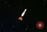 Immagine di Inizio degli anni sessanta e rappresentazione animata sbarco sulla luna United States USA, 1962, secondo 54 filmato di repertorio 65675024615
