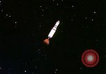 Immagine di Inizio degli anni sessanta e rappresentazione animata sbarco sulla luna United States USA, 1962, secondo 56 filmato di repertorio 65675024615