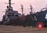 Immagine di Partenza di USS Dewey Norfolk Virginia USA, 1962, secondo 35 filmato di repertorio 65675024617