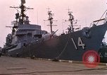 Immagine di Partenza di USS Dewey Norfolk Virginia USA, 1962, secondo 36 filmato di repertorio 65675024617
