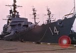 Immagine di Partenza di USS Dewey Norfolk Virginia USA, 1962, secondo 37 filmato di repertorio 65675024617