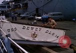 Immagine di Partenza di USS Dewey Norfolk Virginia USA, 1962, secondo 45 filmato di repertorio 65675024617