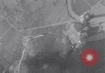 Standbild 321 Bombardierung Gruppe Capua Italien, 1943, aus Sekunde 25 historischem Filmmaterial Videoclip 65675024657