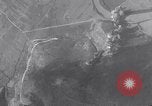 Standbild 321 Bombardierung Gruppe Capua Italien, 1943, aus Sekunde 26 historischem Filmmaterial Videoclip 65675024657