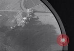 Standbild 321 Bombardierung Gruppe Capua Italien, 1943, aus Sekunde 30 historischem Filmmaterial Videoclip 65675024657