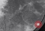 Standbild 321 Bombardierung Gruppe Capua Italien, 1943, aus Sekunde 39 historischem Filmmaterial Videoclip 65675024657