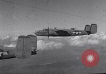 Standbild 321 Bombardierung Gruppe Capua Italien, 1943, aus Sekunde 59 historischem Filmmaterial Videoclip 65675024657