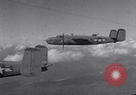 Standbild 321 Bombardierung Gruppe Capua Italien, 1943, aus Sekunde 60 historischem Filmmaterial Videoclip 65675024657