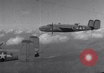 Standbild 321 Bombardierung Gruppe Capua Italien, 1943, aus Sekunde 61 historischem Filmmaterial Videoclip 65675024657