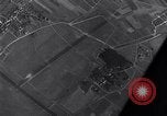 Standbild Mission über Enemy Territory BEAUVAIS FRANKREICH, 1943, aus Sekunde 16 historischem Filmmaterial Videoclip 65675024659