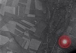 Standbild Mission über Enemy Territory Saint Paul Frankreich, 1943, aus Sekunde 16 historischem Filmmaterial Videoclip 65675024660