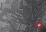 Standbild Mission über Enemy Territory Saint Paul Frankreich, 1943, aus Sekunde 17 historischem Filmmaterial Videoclip 65675024660