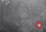 Standbild Mission über Enemy Territory Saint Paul Frankreich, 1943, aus Sekunde 24 historischem Filmmaterial Videoclip 65675024660