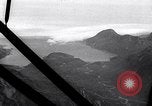 Standbild B 24 demoliert Attu Island Aleutian Inseln, 1943, aus Sekunde 31 historischem Filmmaterial Videoclip 65675024662