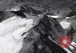 Standbild B 24 demoliert Attu Island Aleutian Inseln, 1943, aus Sekunde 45 historischem Filmmaterial Videoclip 65675024662