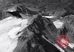 Standbild B 24 demoliert Attu Island Aleutian Inseln, 1943, aus Sekunde 46 historischem Filmmaterial Videoclip 65675024662