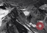 Standbild B 24 demoliert Attu Island Aleutian Inseln, 1943, aus Sekunde 49 historischem Filmmaterial Videoclip 65675024662