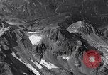 Standbild B 24 demoliert Attu Island Aleutian Inseln, 1943, aus Sekunde 52 historischem Filmmaterial Videoclip 65675024662