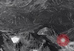 Standbild B 24 demoliert Attu Island Aleutian Inseln, 1943, aus Sekunde 55 historischem Filmmaterial Videoclip 65675024662