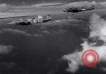 Immagine di Bombardamento Corleto Perticara Italia, 1943, secondo 14 filmato di repertorio 65675024666