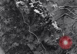 Immagine di Bombardamento Corleto Perticara Italia, 1943, secondo 26 filmato di repertorio 65675024666