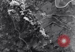 Immagine di Bombardamento Corleto Perticara Italia, 1943, secondo 27 filmato di repertorio 65675024666